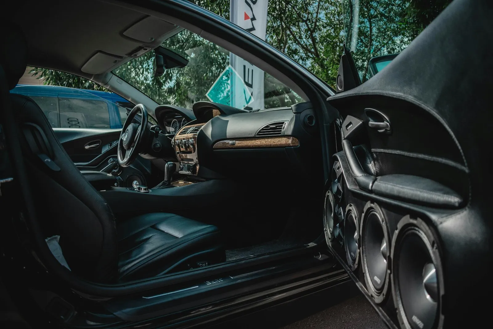 Toyota Alphard · 全车隔音 + 三分频升级 — 第 2 / 3 张