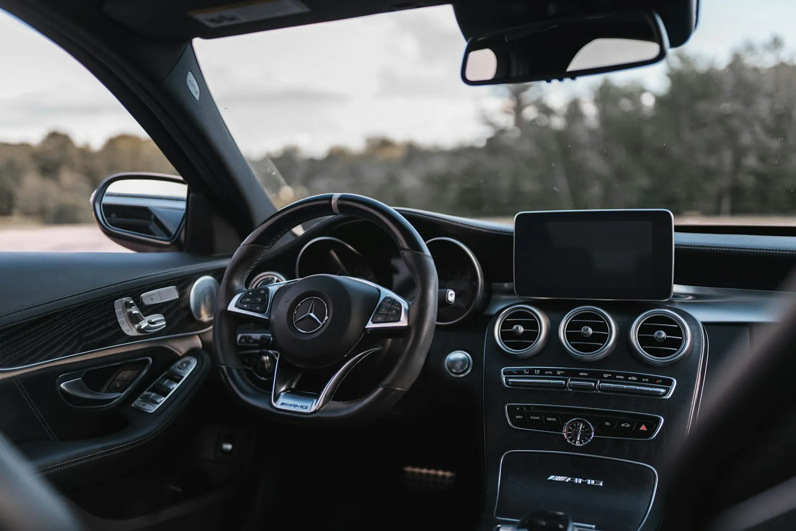 Mercedes-Benz C-Class W206 · 原位无损升级 — 第 1 / 3 张